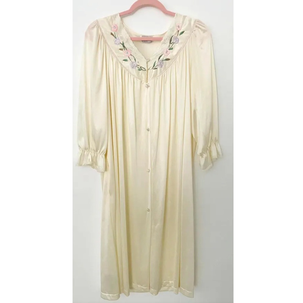 Vintage Vanity Fair Embridered Satinlike Robe XXL Feminine Y2K Cottage Victorian